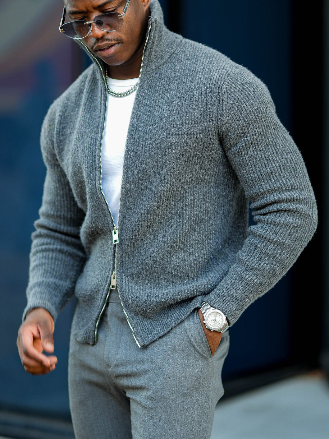 Modische lässige graue Strickjacke mit Reißverschluss für Herren