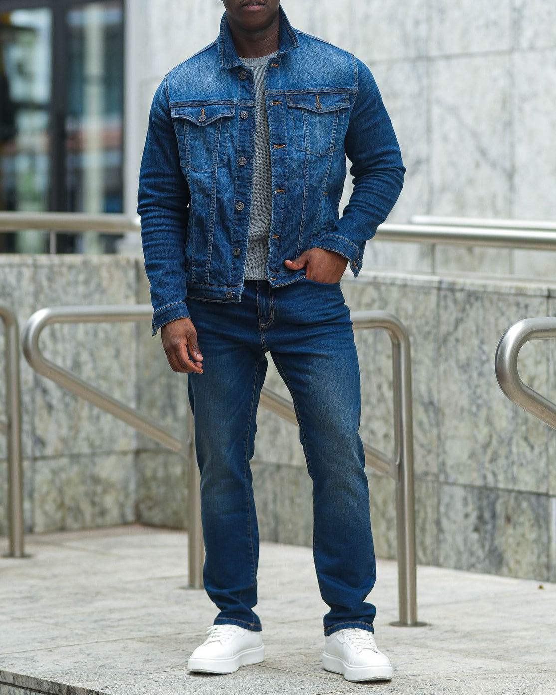 Men's fashionable casual blue denim jacket