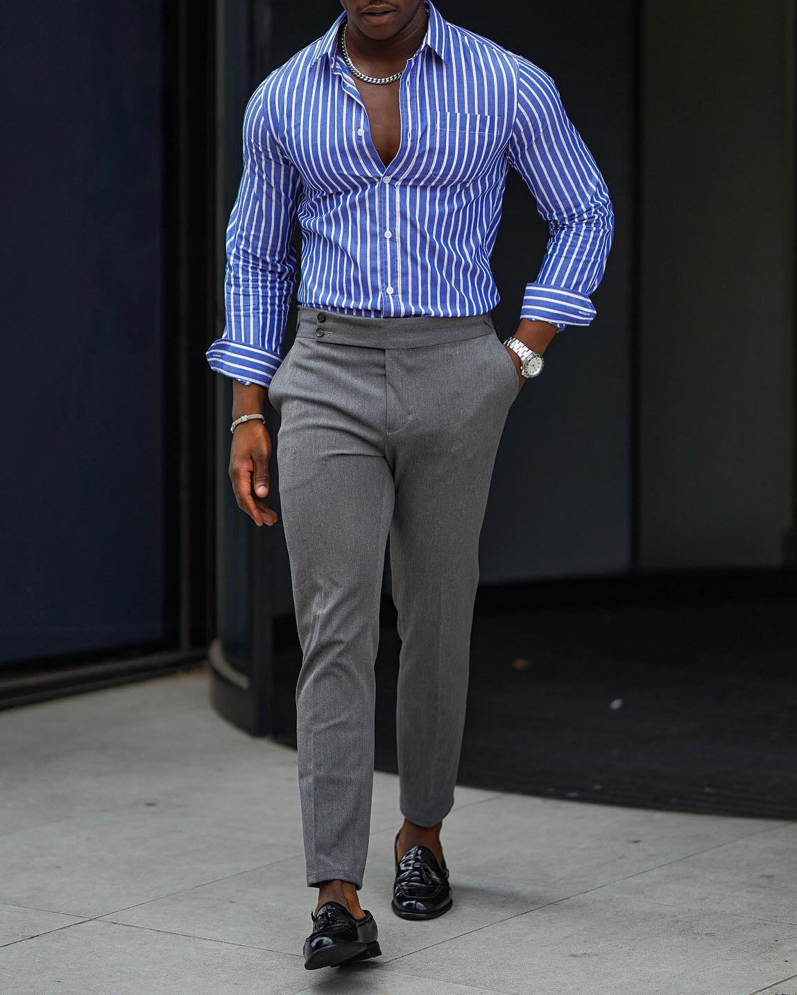 Men's fashionable and casual blue striped long-sleeved shirt