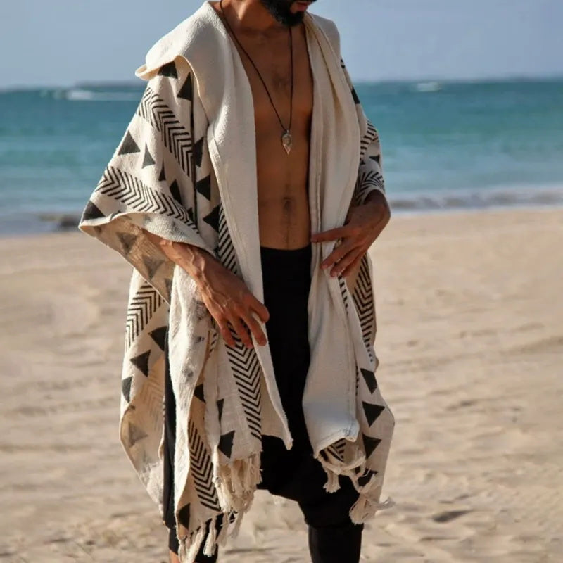 Ein vielseitiges, lässiges Cape-Hemd mit Fransen und Print für den Urlaubsstil der Männer