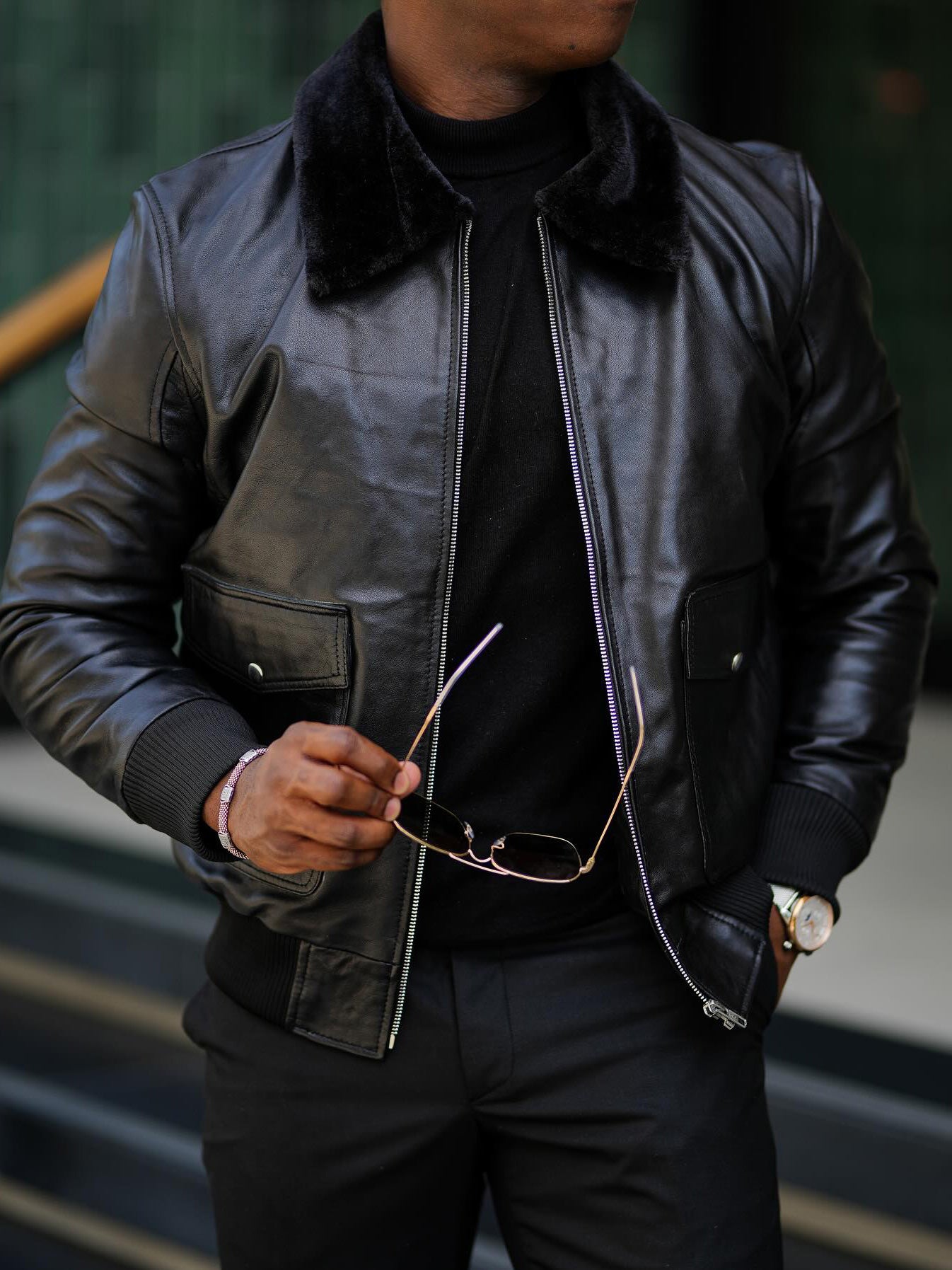 Veste en cuir à col en fourrure noire pour homme, tendance et décontractée