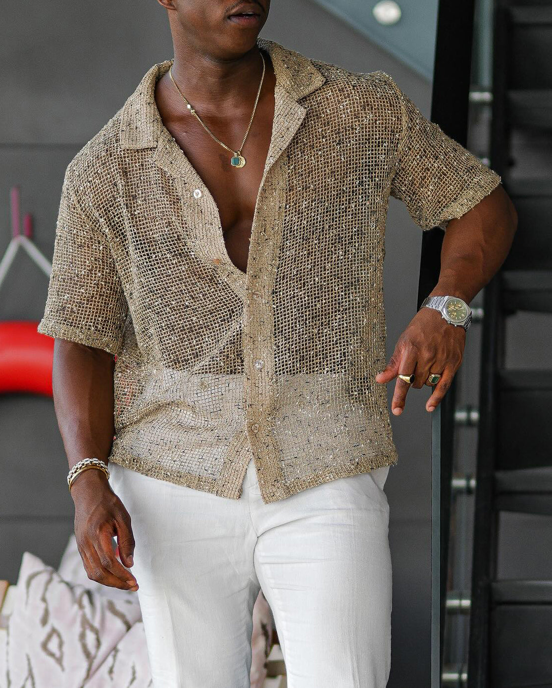 Men's fashionable and casual golden cutouted short-sleeved shirt