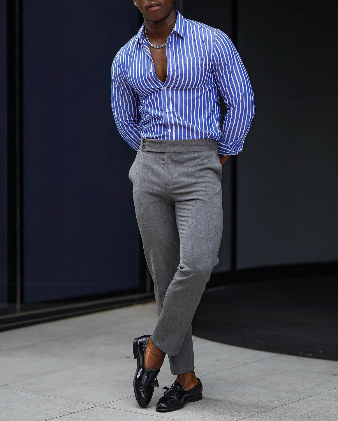 Men's fashionable and casual blue striped long-sleeved shirt