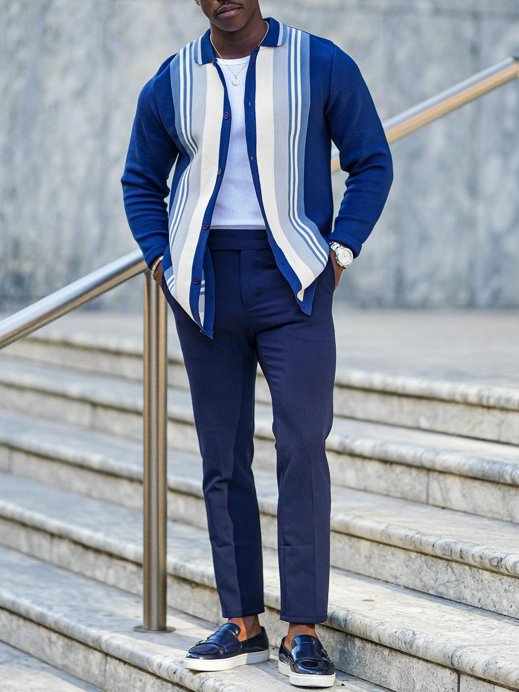 Modische lässige blau gestreifte Herren Strickjacke