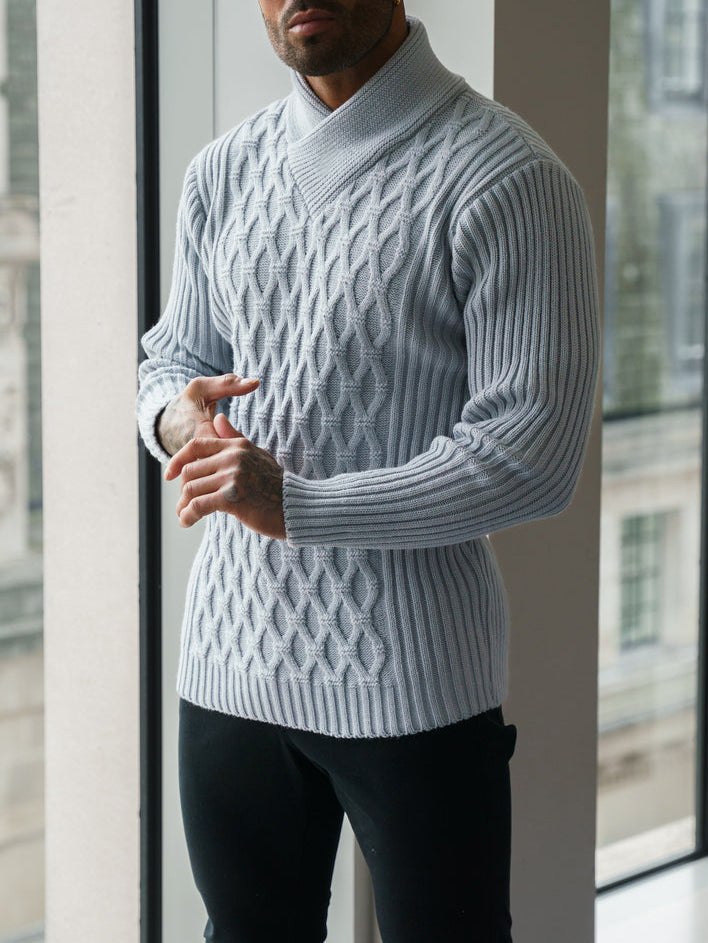 Pull en maille torsadée épaisse, naturel, avec des taches de couleur