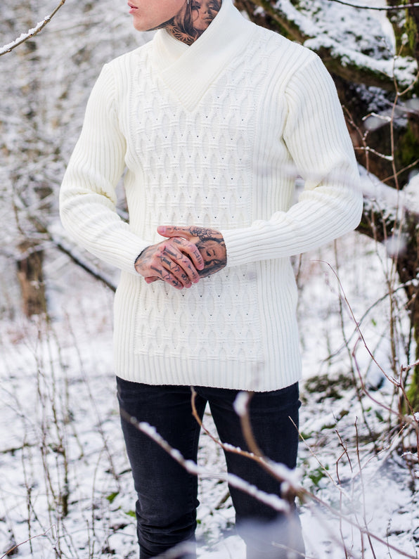 Pull en maille torsadée épaisse, naturel, avec des taches de couleur