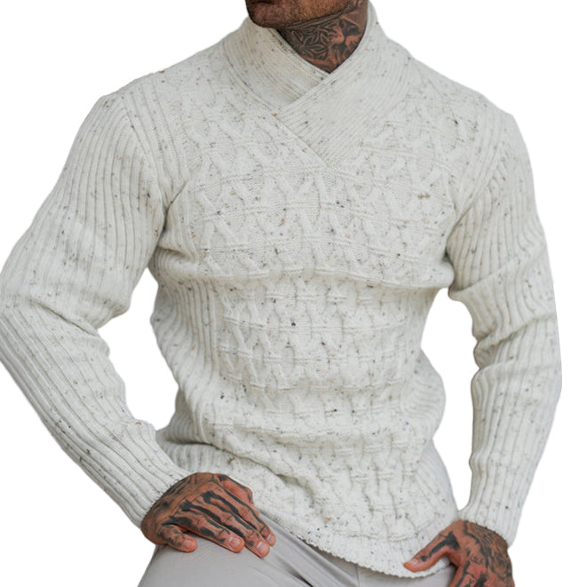 Grober Zopfmusterpullover in Natur mit Farbflecken