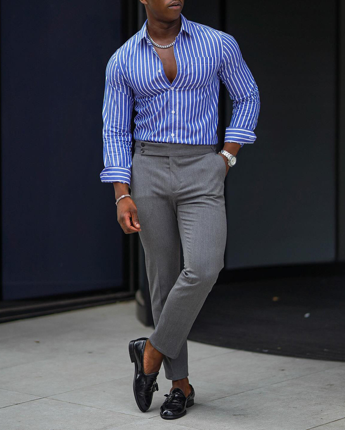 Men's fashionable and casual blue striped long-sleeved shirt