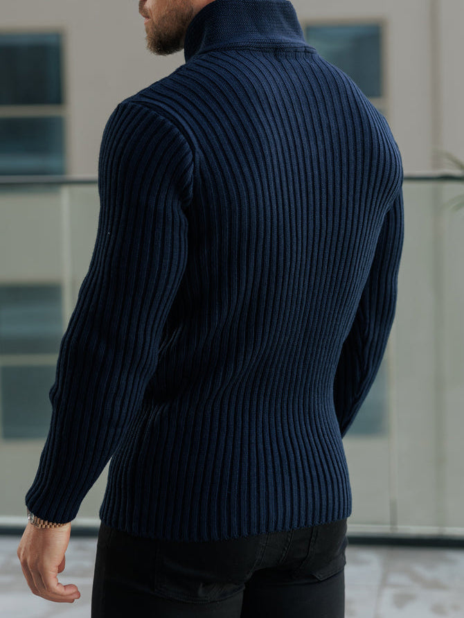 Pull en maille torsadée épaisse, naturel, avec des taches de couleur