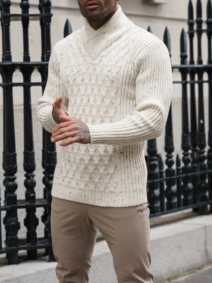 Pull en maille torsadée épaisse, naturel, avec des taches de couleur