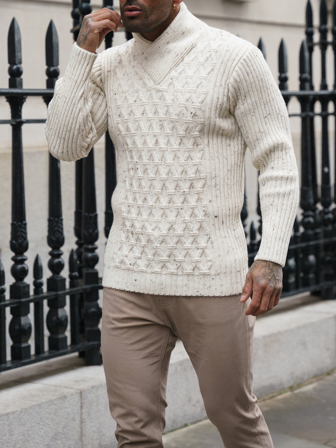 Pull en maille torsadée épaisse, naturel, avec des taches de couleur