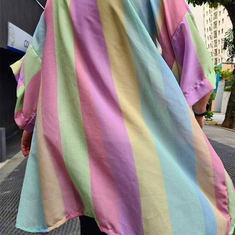 Modischer und lässiger Herrenumhang in Regenbogenfarben