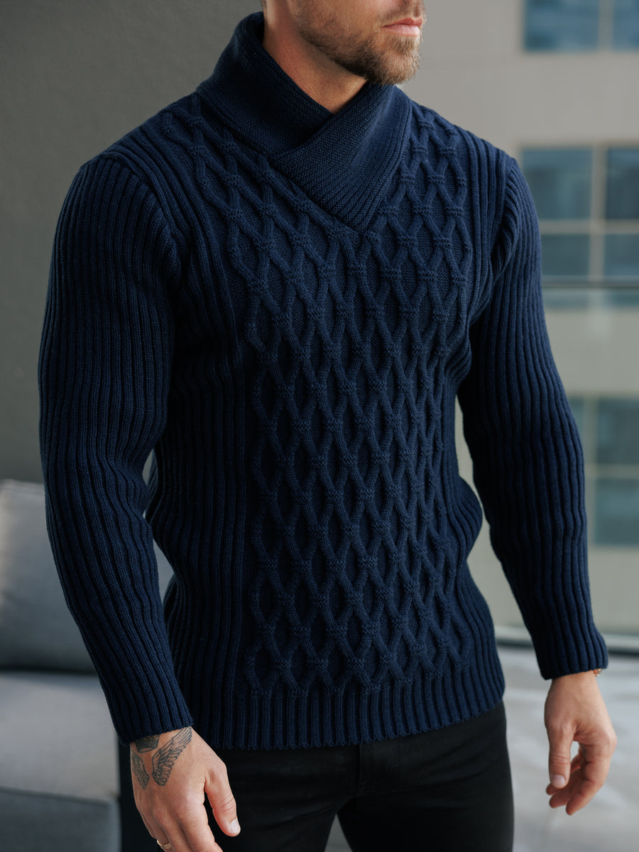 Pull en maille torsadée épaisse, naturel, avec des taches de couleur