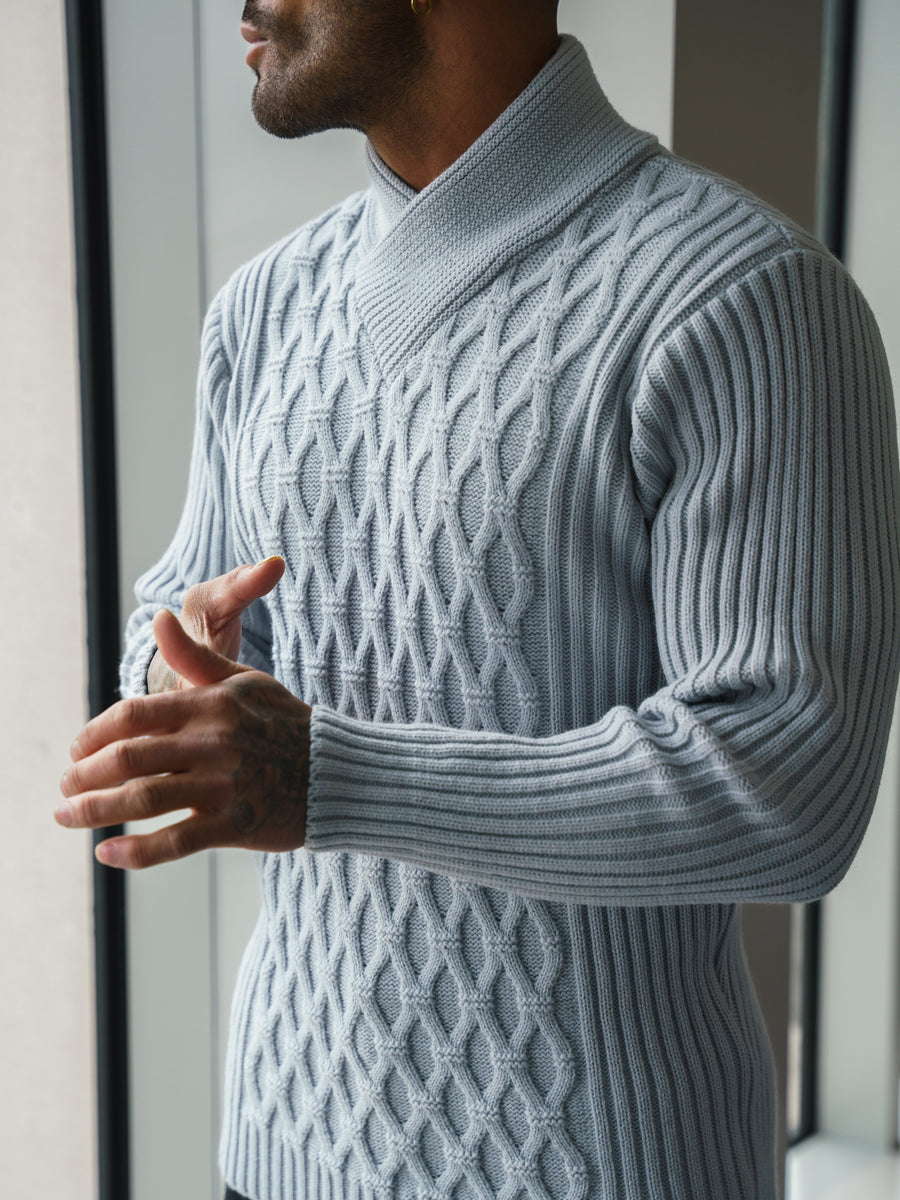 Pull en maille torsadée épaisse, naturel, avec des taches de couleur