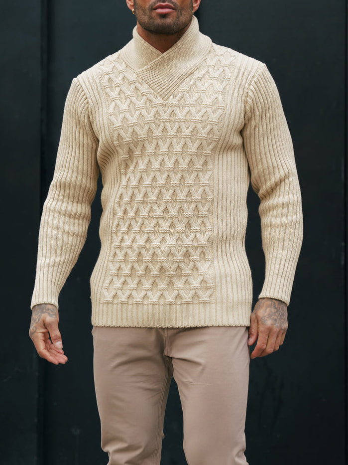 Pull en maille torsadée épaisse, naturel, avec des taches de couleur