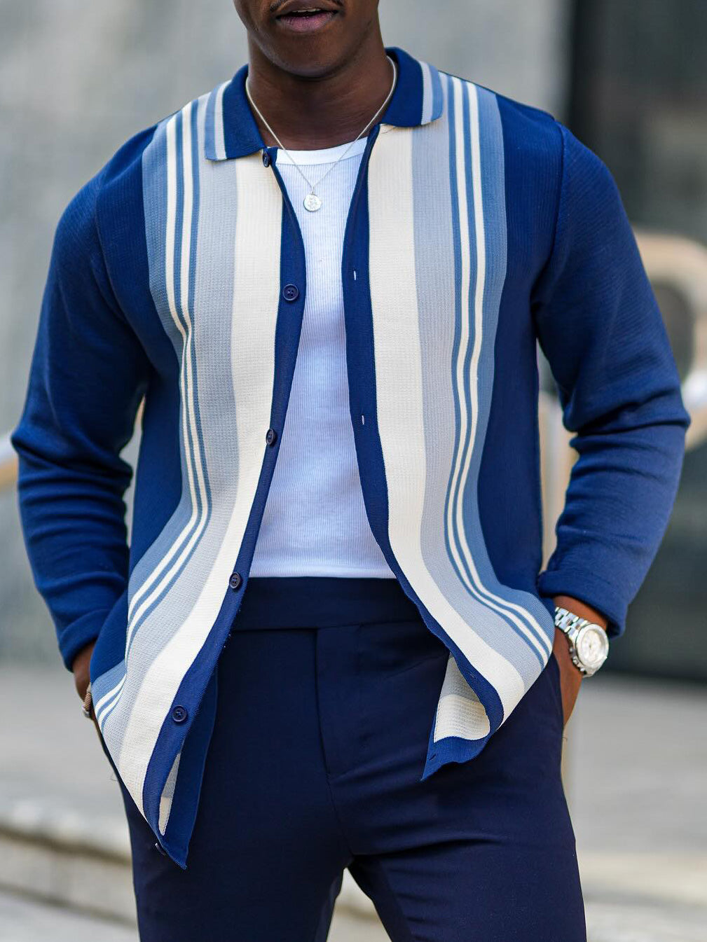 Modische lässige blau gestreifte Herren Strickjacke