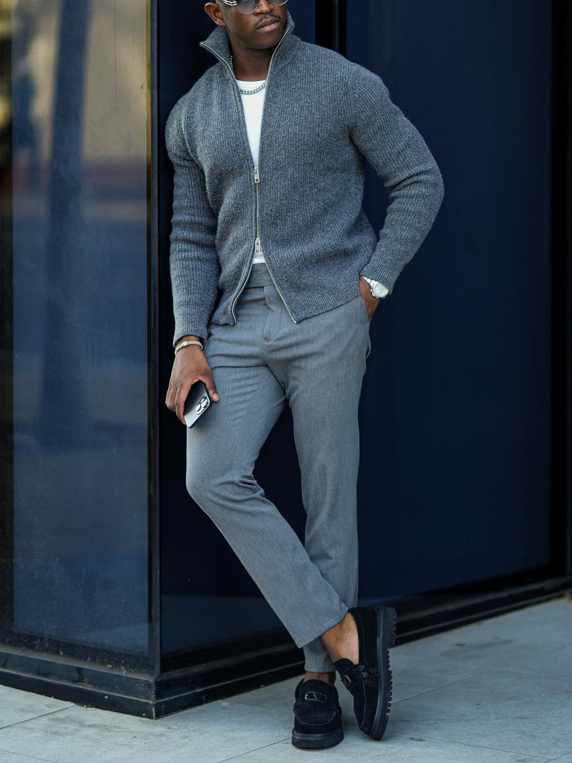 Modische lässige graue Strickjacke mit Reißverschluss für Herren