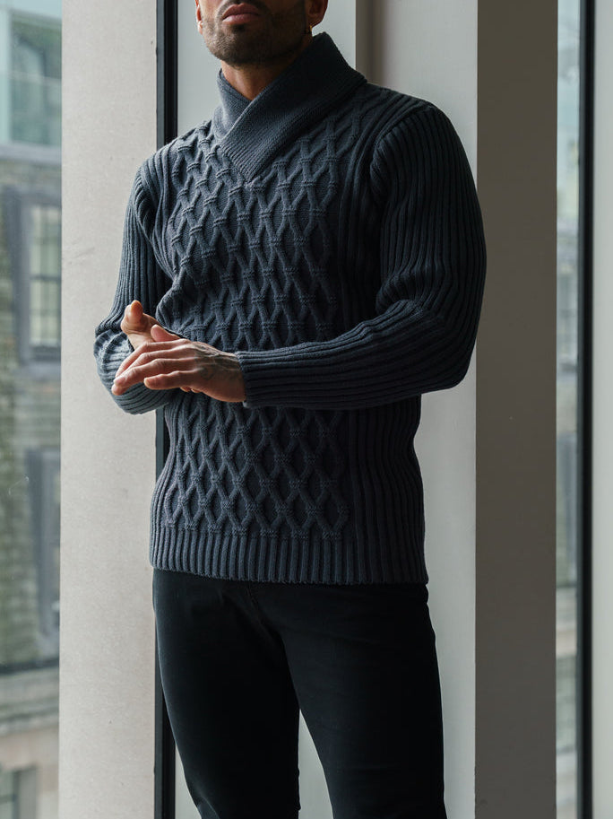 Pull en maille torsadée épaisse, naturel, avec des taches de couleur