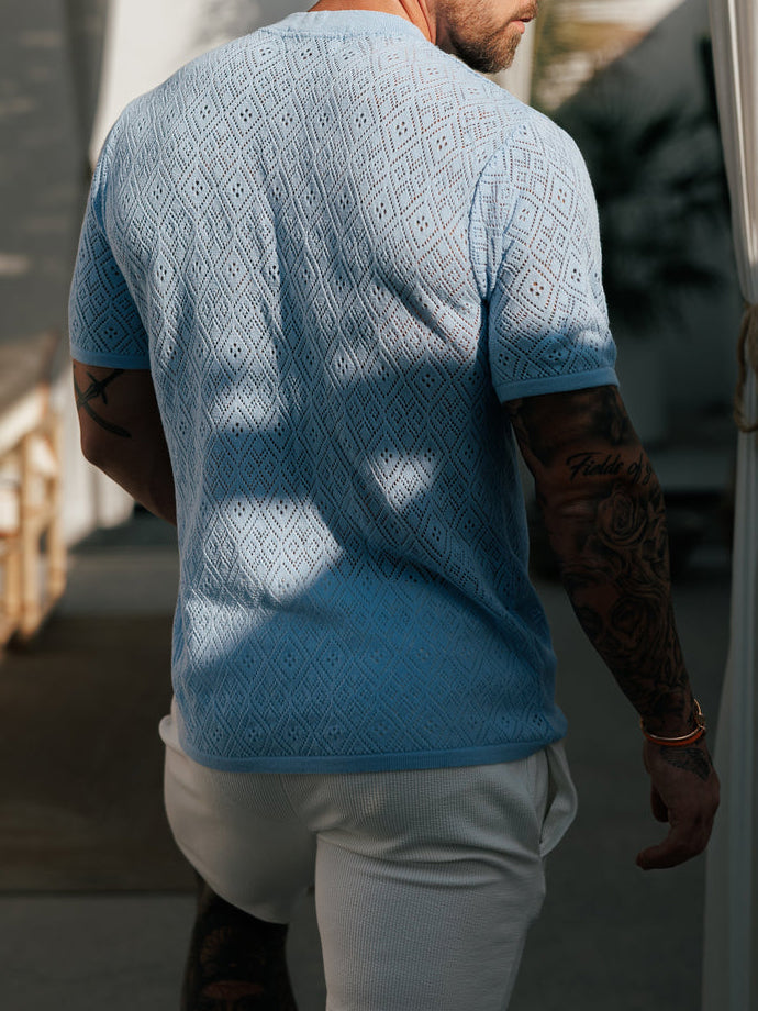 T-shirt bleu à manches courtes et col rond en crochet 